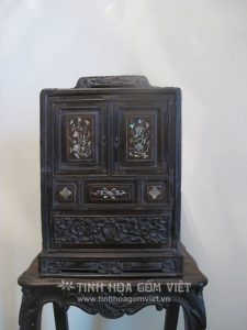 Tủ Huế, kính tặng Diễn đàn!