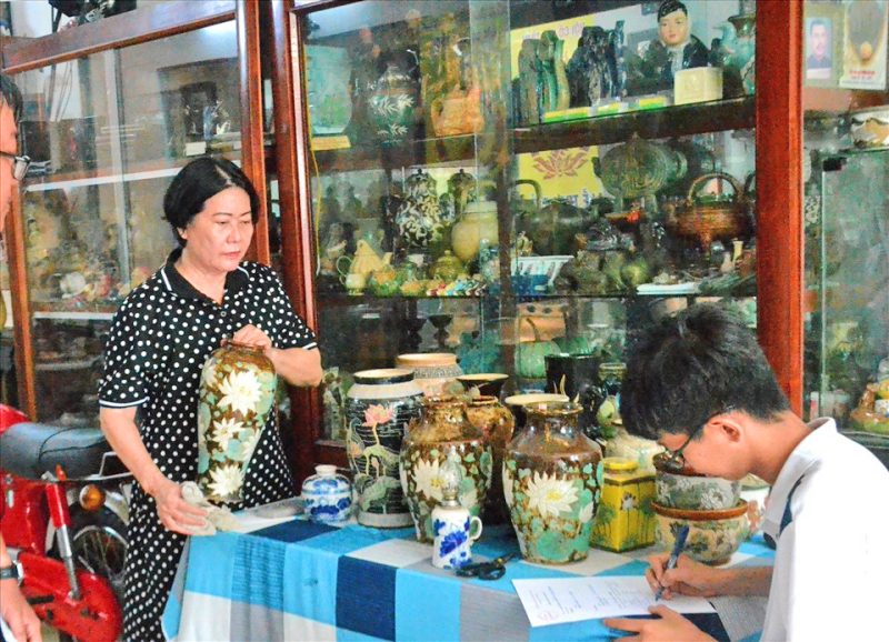 Tự nguyện cho mượn gốm Nam Bộ xưa phục vụ Lễ hội Sen 1